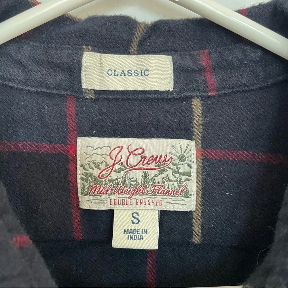 J. Crew Classic Mid Weight Flannel Double Brushed Navy Blue Button Up Size S